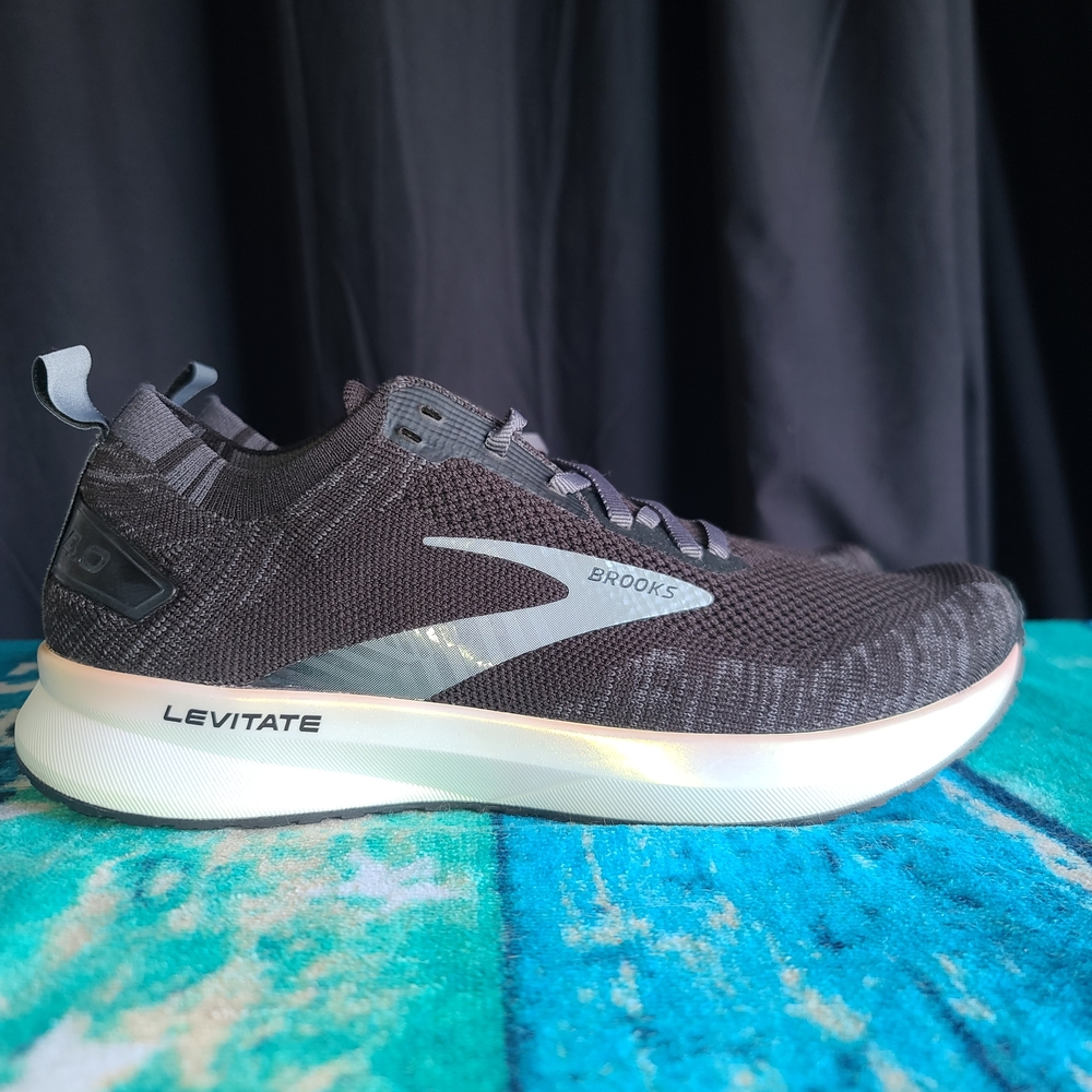 Brooks Levitate Men's Running Shoe - Black with White Midsole